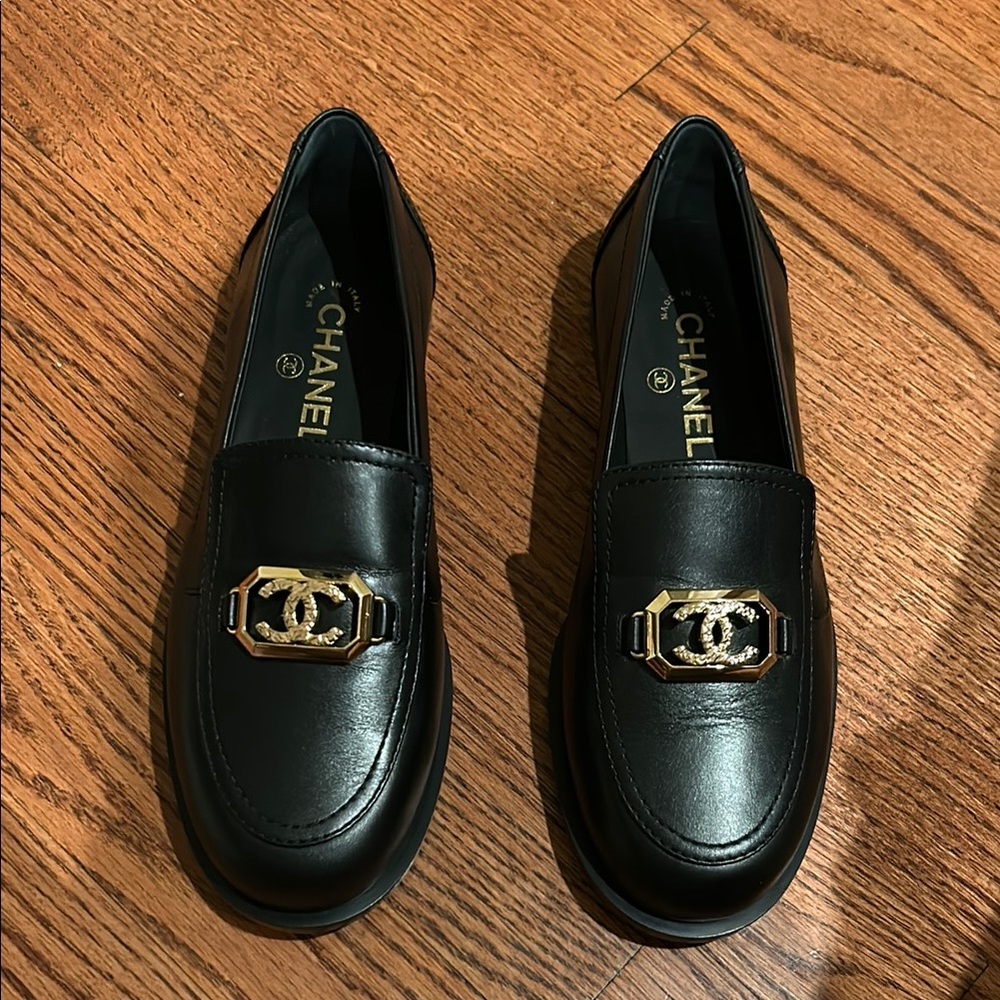 CHANEL Black Flats with Gold Emblem and Quilted Texture
